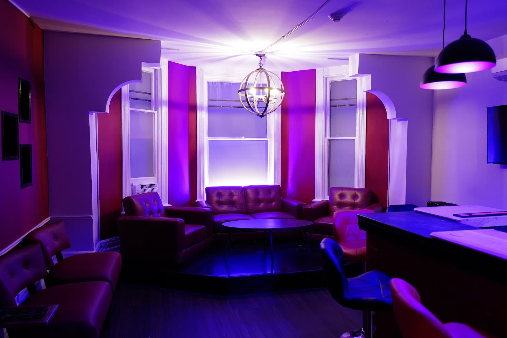 Oasis Aqualounge in Toronto, Ontario